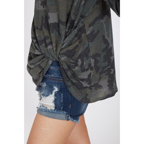 Long Sleeve Camo Twisted Hem Thermal Waffle Knit - Picture 4 of 7